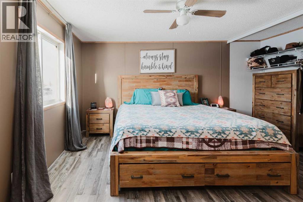 9614 103 Avenue, Clairmont, AB - Indoor Photo Showing Bedroom