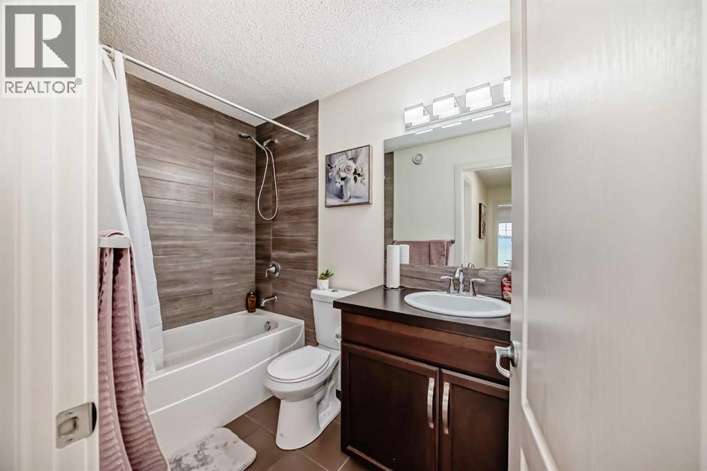 437 Auburn Bay Drive Se, Calgary, AB - Indoor Photo Showing Bathroom