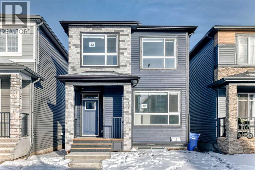 32 Creekview Common Sw, Calgary, AB - Outdoor With Facade