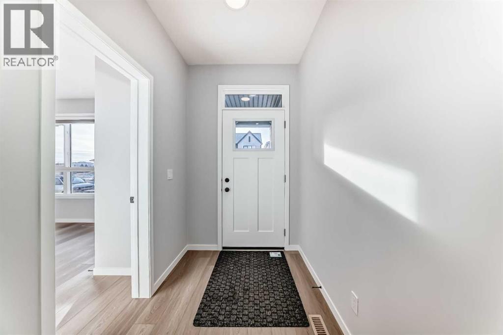 32 Creekview Common Sw, Calgary, AB - Indoor Photo Showing Other Room