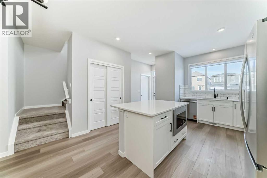 32 Creekview Common Sw, Calgary, AB - Indoor Photo Showing Other Room