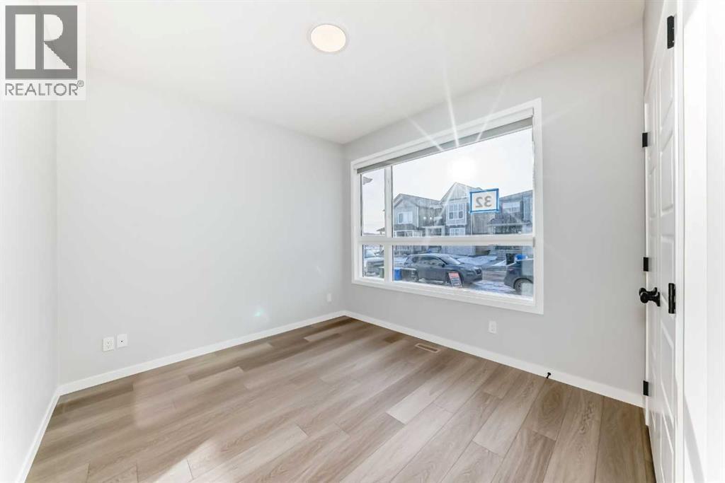 32 Creekview Common Sw, Calgary, AB - Indoor Photo Showing Other Room