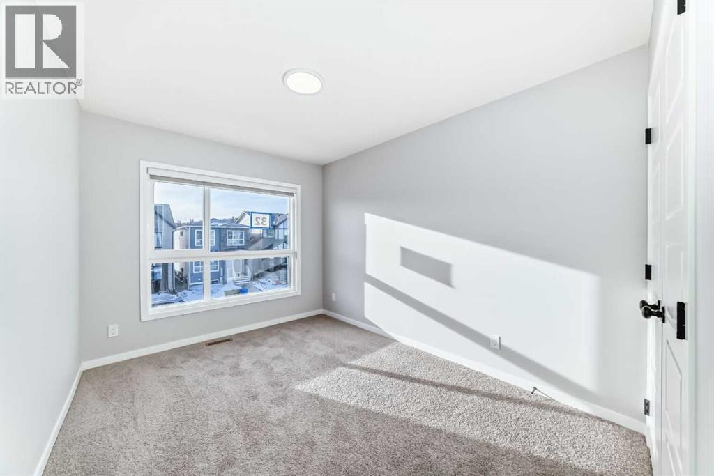 32 Creekview Common Sw, Calgary, AB - Indoor Photo Showing Other Room