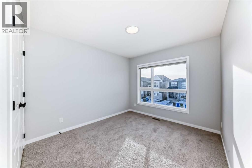 32 Creekview Common Sw, Calgary, AB - Indoor Photo Showing Other Room