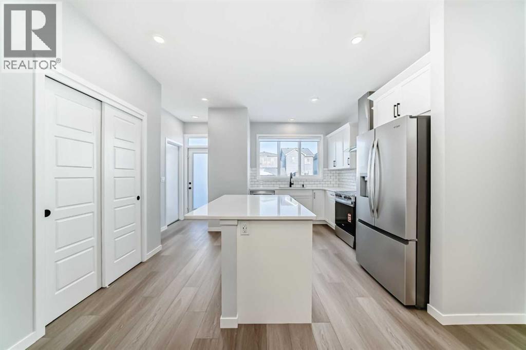 32 Creekview Common Sw, Calgary, AB - Indoor Photo Showing Kitchen