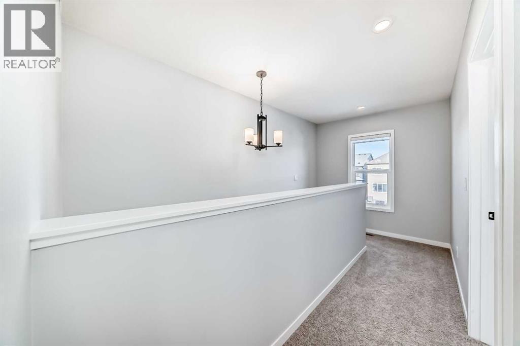 32 Creekview Common Sw, Calgary, AB - Indoor Photo Showing Other Room