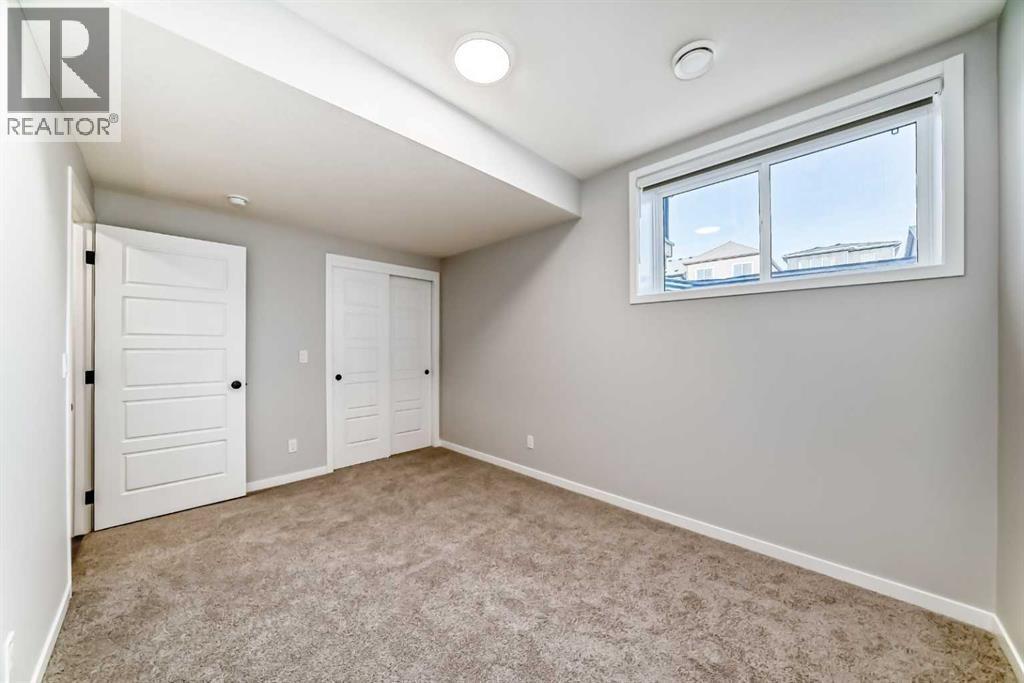 32 Creekview Common Sw, Calgary, AB - Indoor Photo Showing Other Room