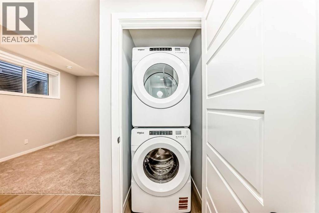 32 Creekview Common Sw, Calgary, AB - Indoor Photo Showing Laundry Room