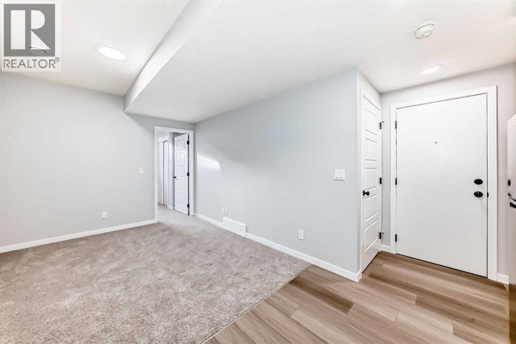 32 Creekview Common Sw, Calgary, AB - Indoor Photo Showing Other Room