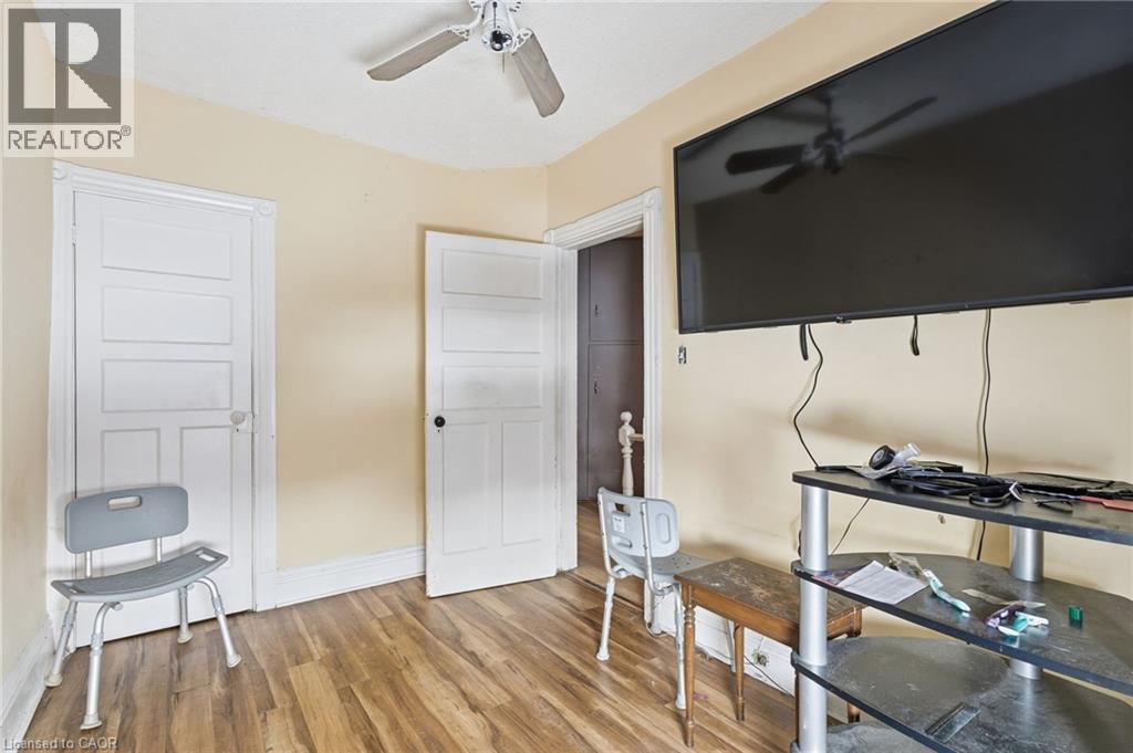 24 Fullerton Avenue, Hamilton, ON - Indoor Photo Showing Other Room