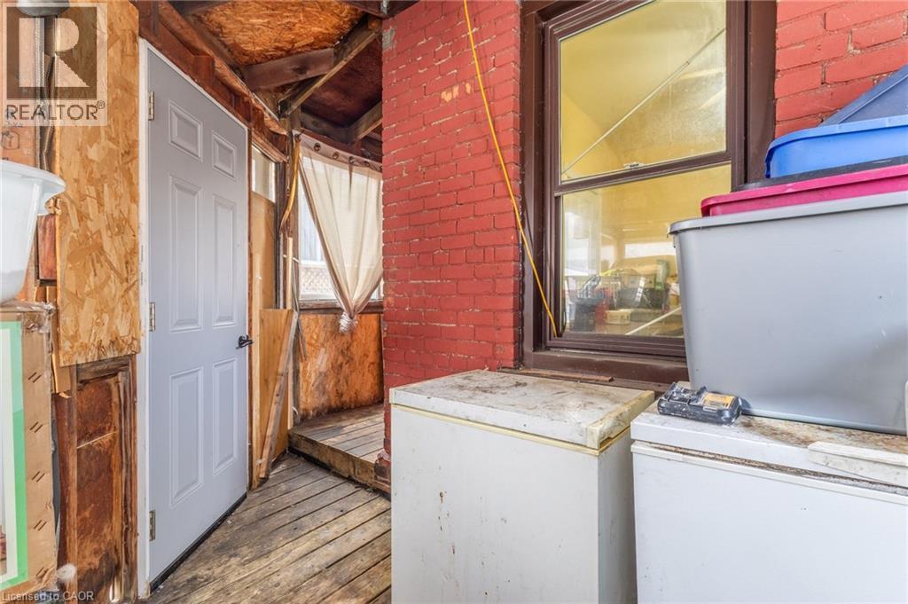 24 Fullerton Avenue, Hamilton, ON - Indoor Photo Showing Other Room