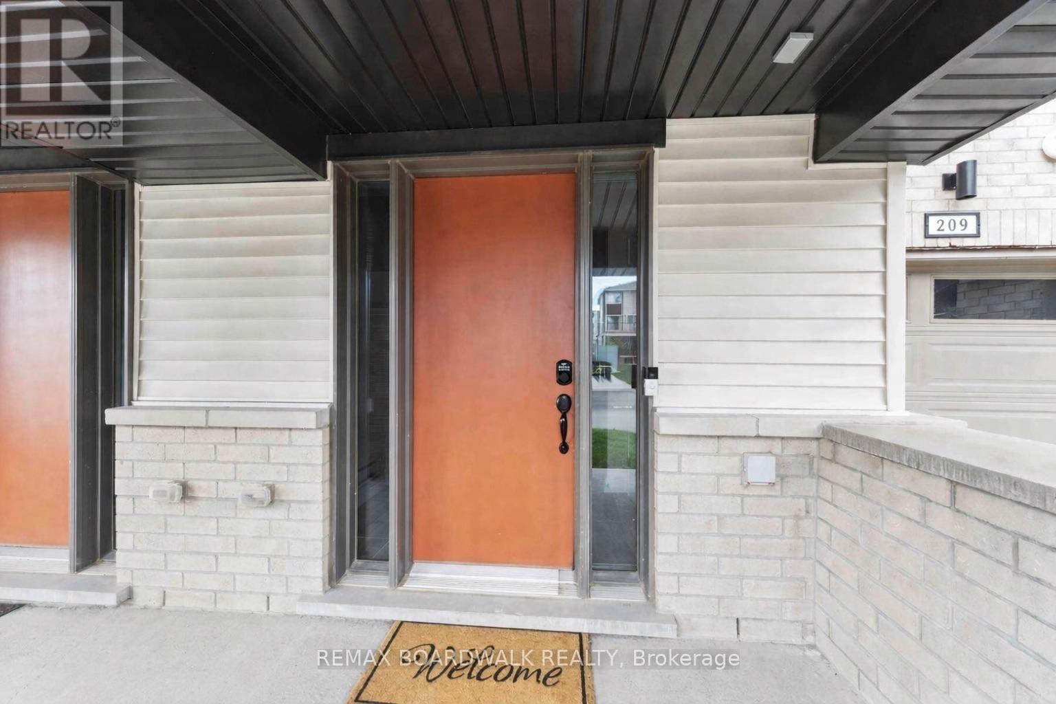 209 Anyolite Private, Ottawa, ON - Outdoor With Exterior