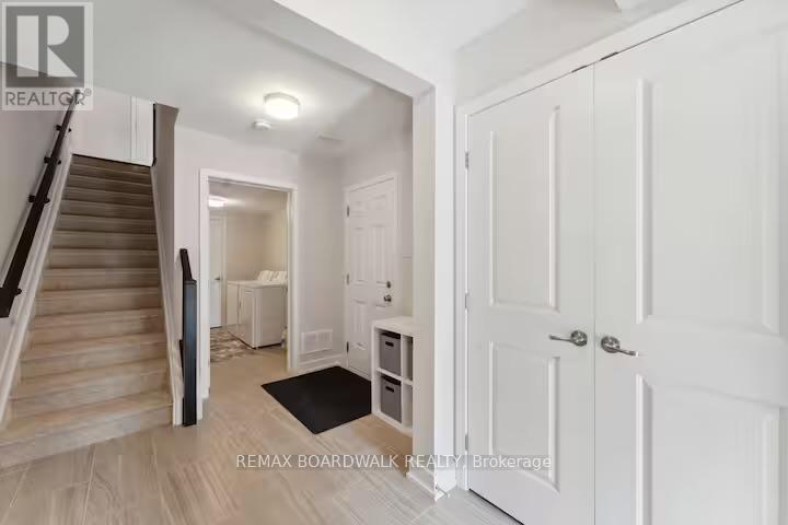 209 Anyolite Private, Ottawa, ON - Indoor Photo Showing Other Room