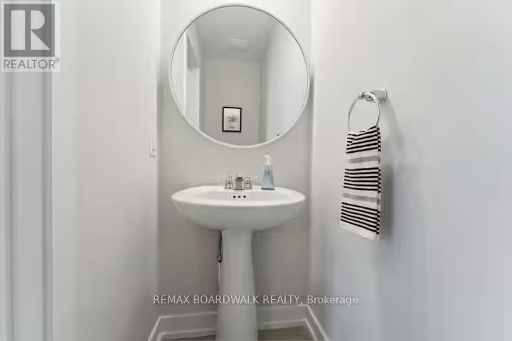 209 Anyolite Private, Ottawa, ON - Indoor Photo Showing Bathroom