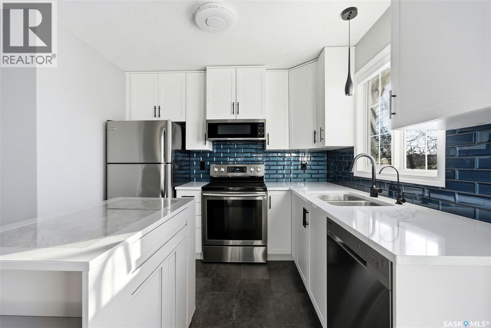 3826 Cormorant Drive E, Regina, SK - Indoor Photo Showing Kitchen With Stainless Steel Kitchen With Double Sink With Upgraded Kitchen