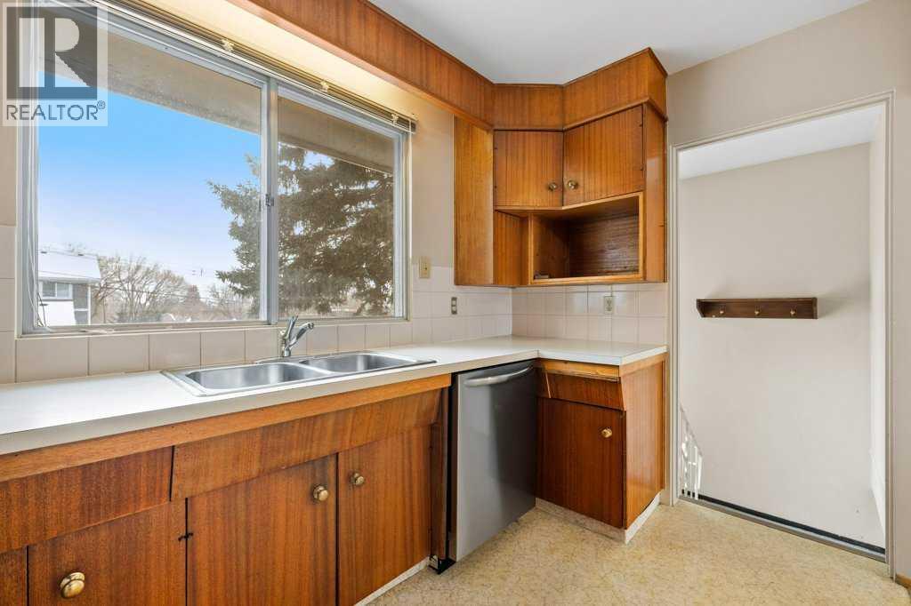 2719 Chalice Road Nw, Calgary, AB - Indoor Photo Showing Kitchen With Double Sink