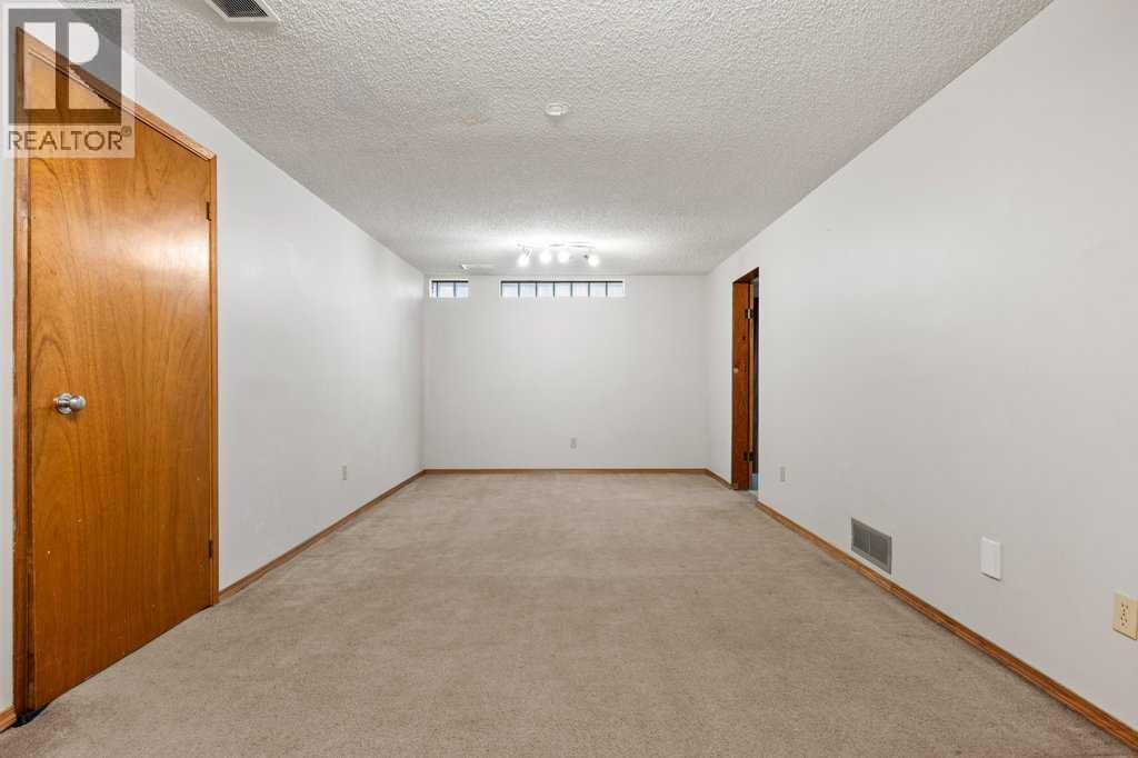 2719 Chalice Road Nw, Calgary, AB - Indoor Photo Showing Other Room