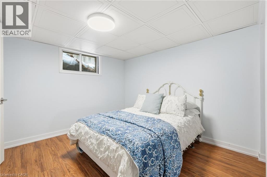 940 Brucedale Avenue E, Hamilton, ON - Indoor Photo Showing Bedroom