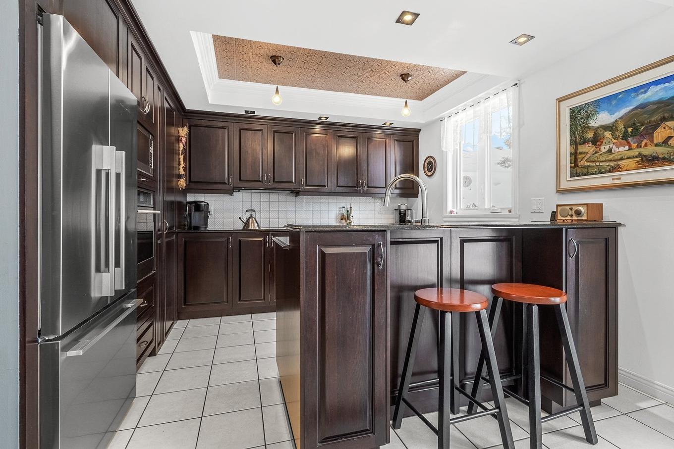 Kitchen - 8230 Rue De Colombelles, Québec (Charlesbourg), QC - Indoor Photo Showing Kitchen With Upgraded Kitchen
