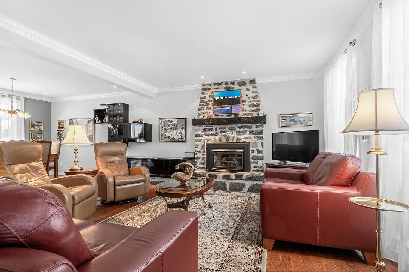 Living room - 8230 Rue De Colombelles, Québec (Charlesbourg), QC - Indoor Photo Showing Living Room With Fireplace