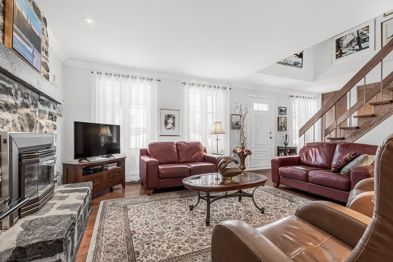 Living room - 8230 Rue De Colombelles, Québec (Charlesbourg), QC - Indoor Photo Showing Living Room With Fireplace