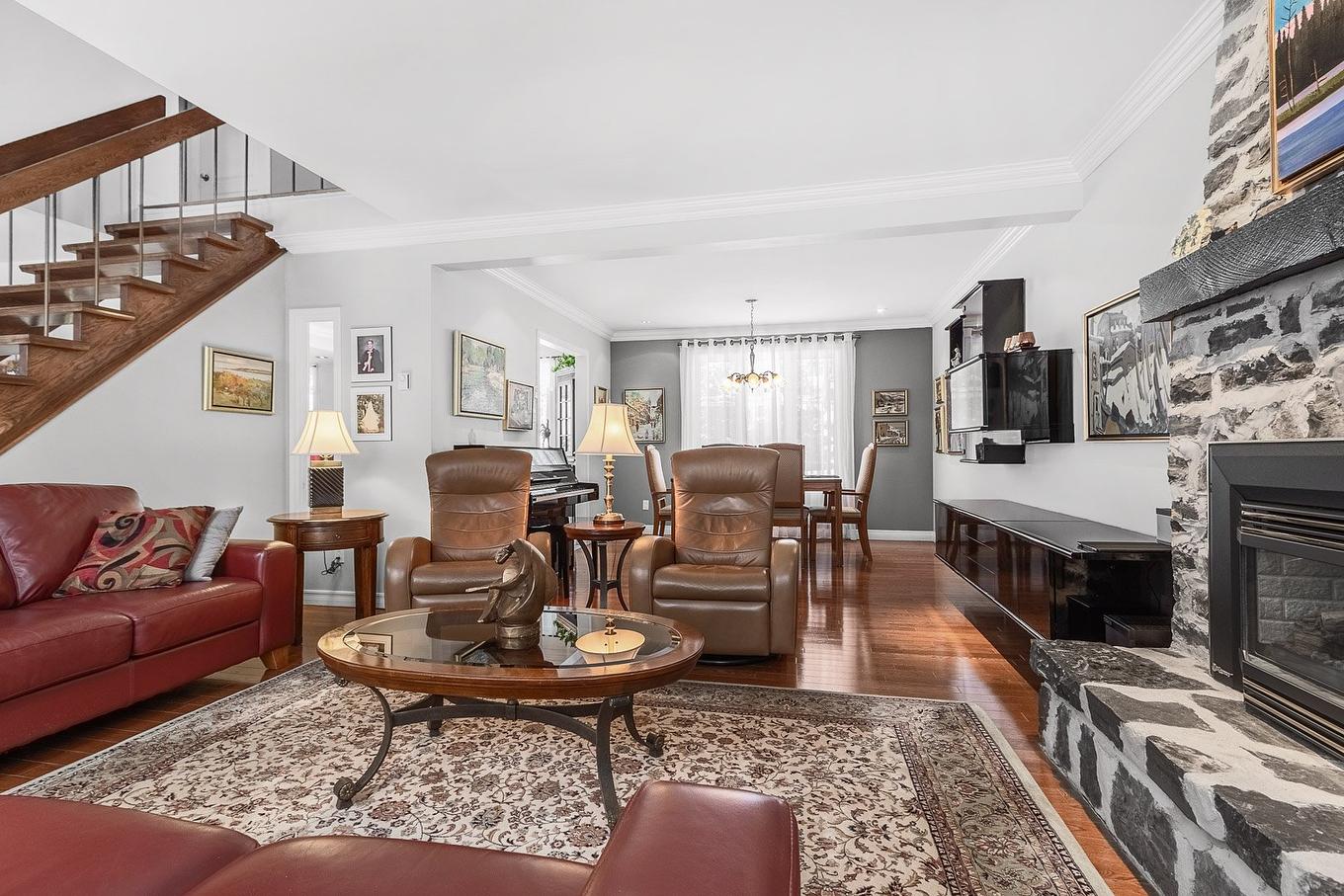 Living room - 8230 Rue De Colombelles, Québec (Charlesbourg), QC - Indoor Photo Showing Living Room With Fireplace