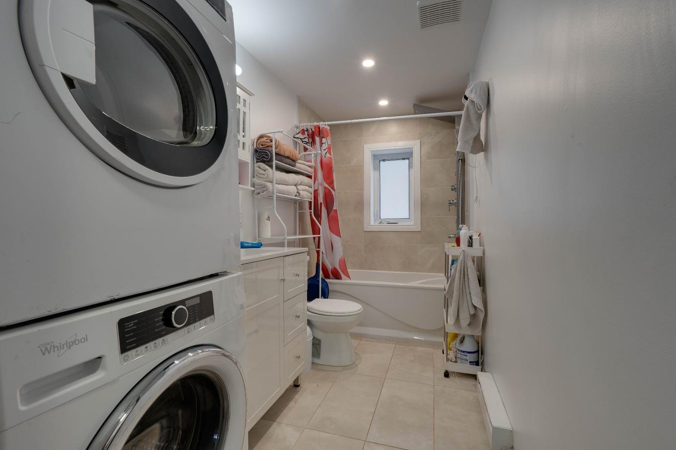 Salle de bains - 264 Ch. Du Lac-Prévost, Saint-Sauveur, QC - Indoor Photo Showing Laundry Room