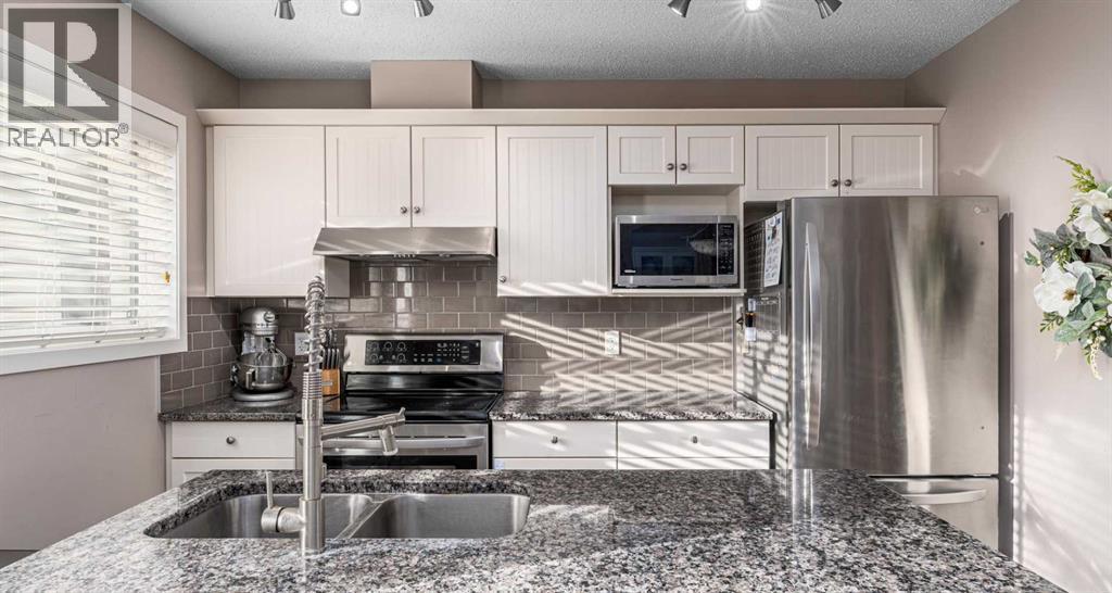 17 Evansridge Circle Nw, Calgary, AB - Indoor Photo Showing Kitchen With Stainless Steel Kitchen With Double Sink With Upgraded Kitchen