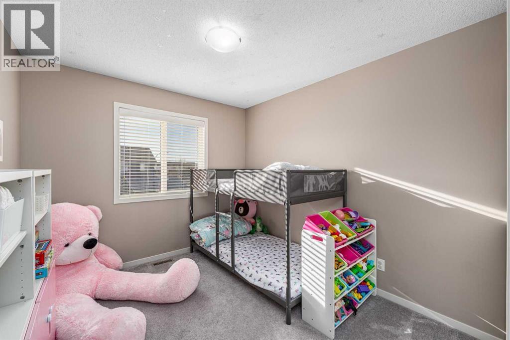 Bedroom 3 - 17 Evansridge Circle Nw, Calgary, AB - Indoor Photo Showing Bedroom