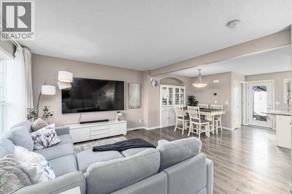 17 Evansridge Circle Nw, Calgary, AB - Indoor Photo Showing Living Room