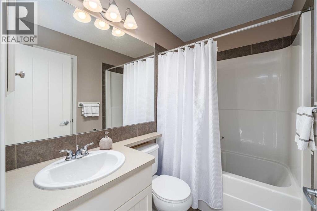 17 Evansridge Circle Nw, Calgary, AB - Indoor Photo Showing Bathroom