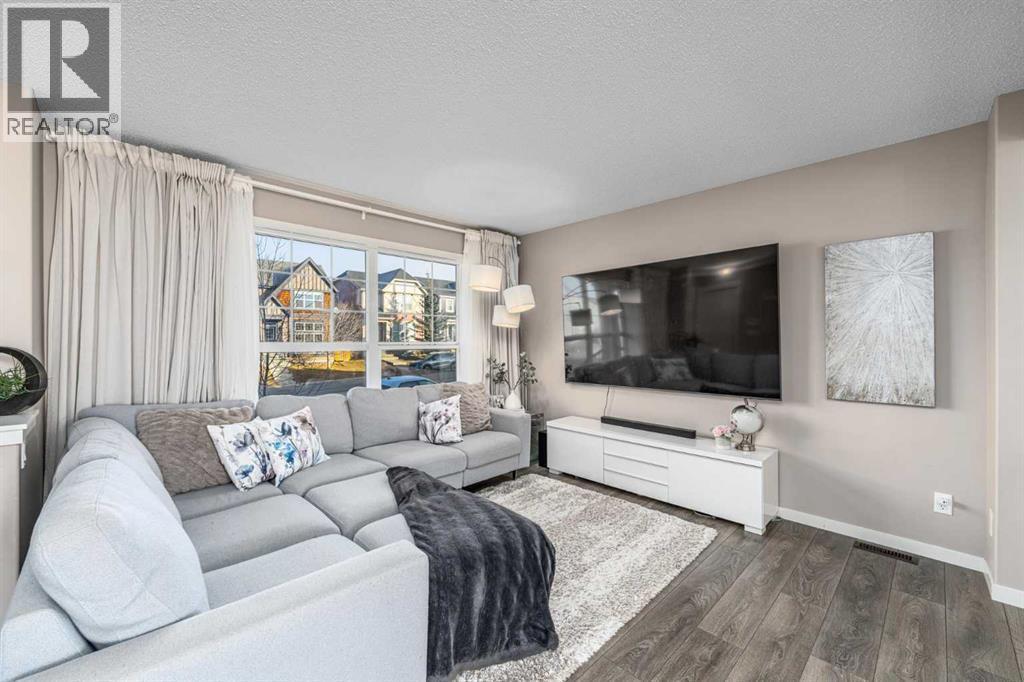 17 Evansridge Circle Nw, Calgary, AB - Indoor Photo Showing Living Room