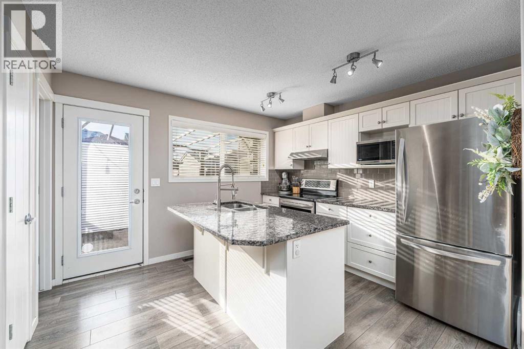 17 Evansridge Circle Nw, Calgary, AB - Indoor Photo Showing Kitchen With Stainless Steel Kitchen With Double Sink With Upgraded Kitchen