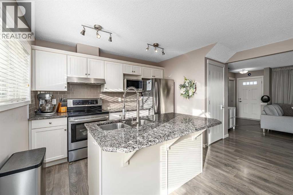 17 Evansridge Circle Nw, Calgary, AB - Indoor Photo Showing Kitchen With Stainless Steel Kitchen With Double Sink With Upgraded Kitchen