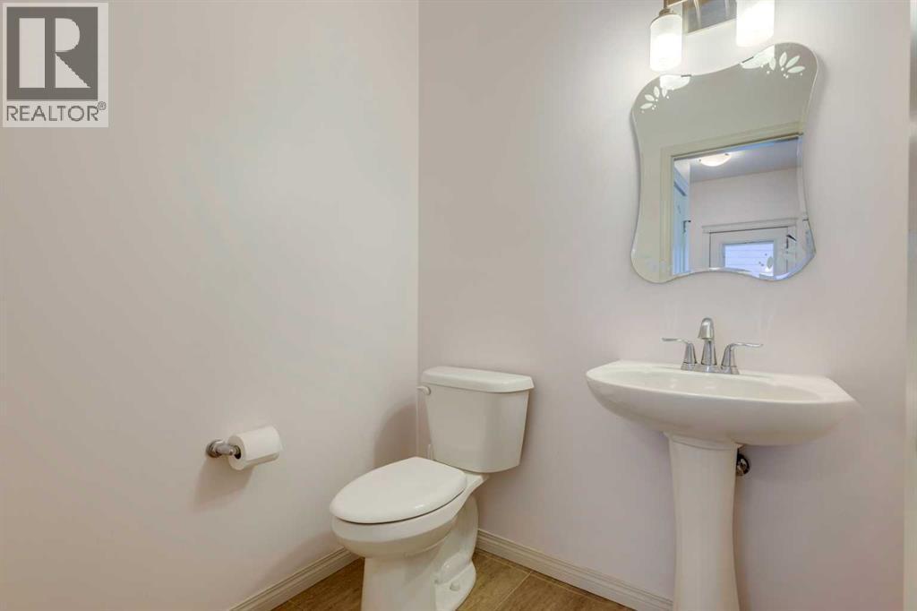 123 Marquis Green Se, Calgary, AB - Indoor Photo Showing Bathroom