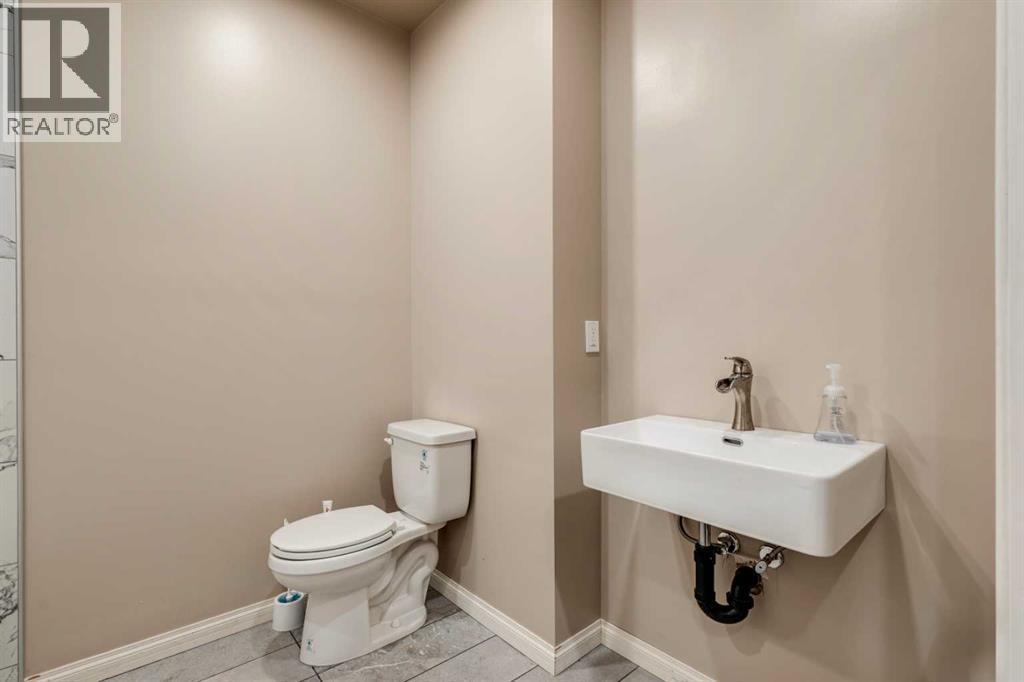 123 Marquis Green Se, Calgary, AB - Indoor Photo Showing Bathroom