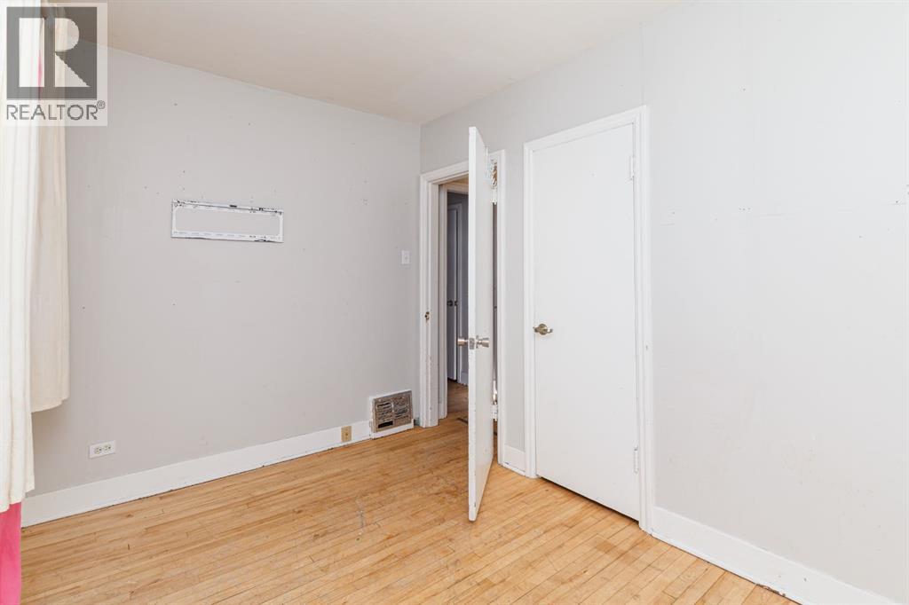 2820 Parkdale Boulevard Nw, Calgary, AB - Indoor Photo Showing Other Room