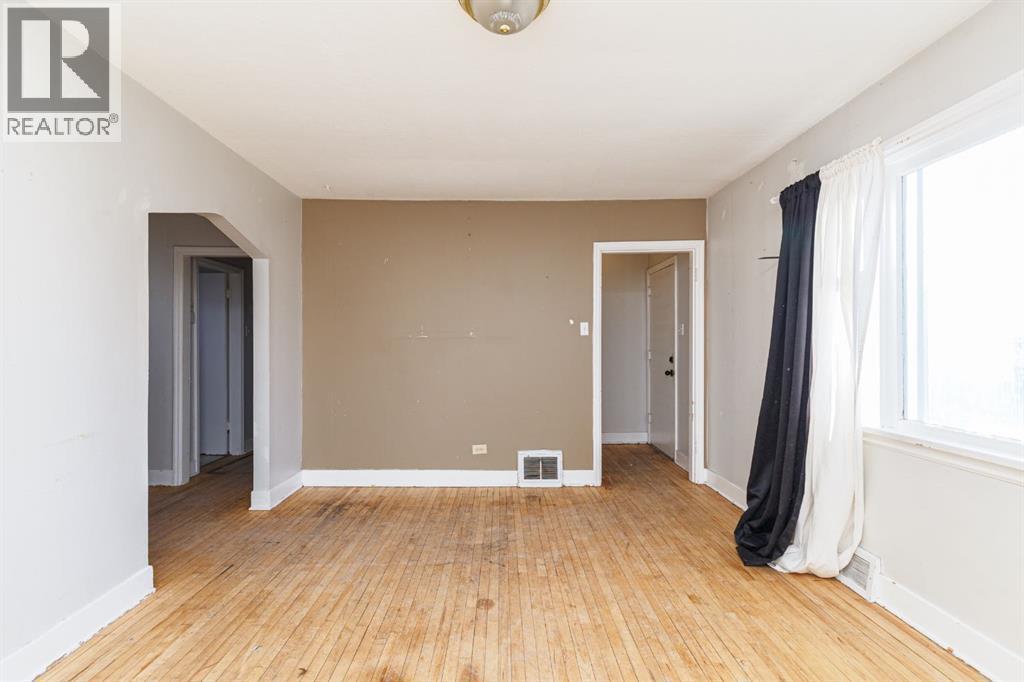 2820 Parkdale Boulevard Nw, Calgary, AB - Indoor Photo Showing Other Room