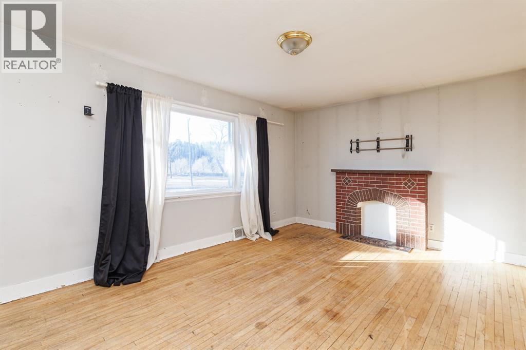 2820 Parkdale Boulevard Nw, Calgary, AB - Indoor Photo Showing Other Room With Fireplace