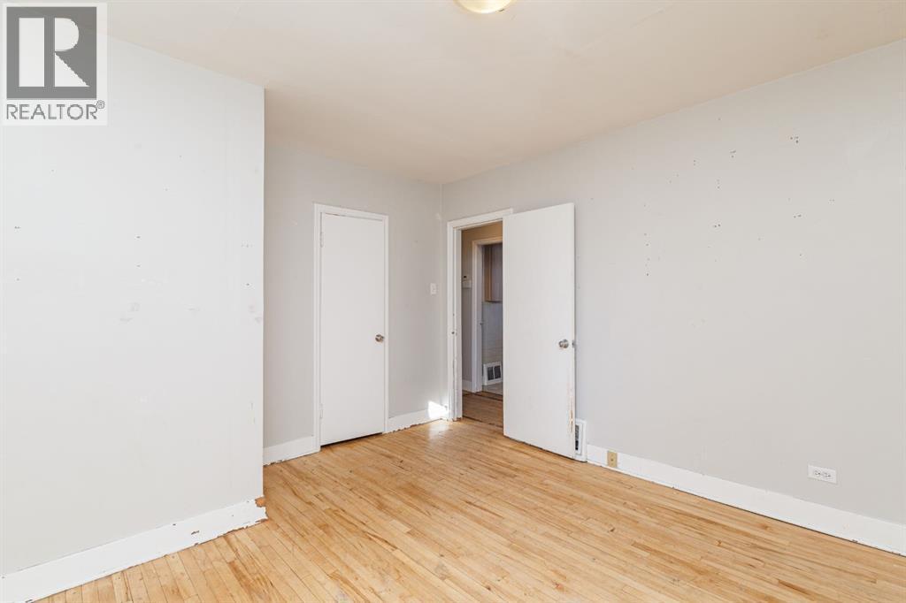 2820 Parkdale Boulevard Nw, Calgary, AB - Indoor Photo Showing Other Room