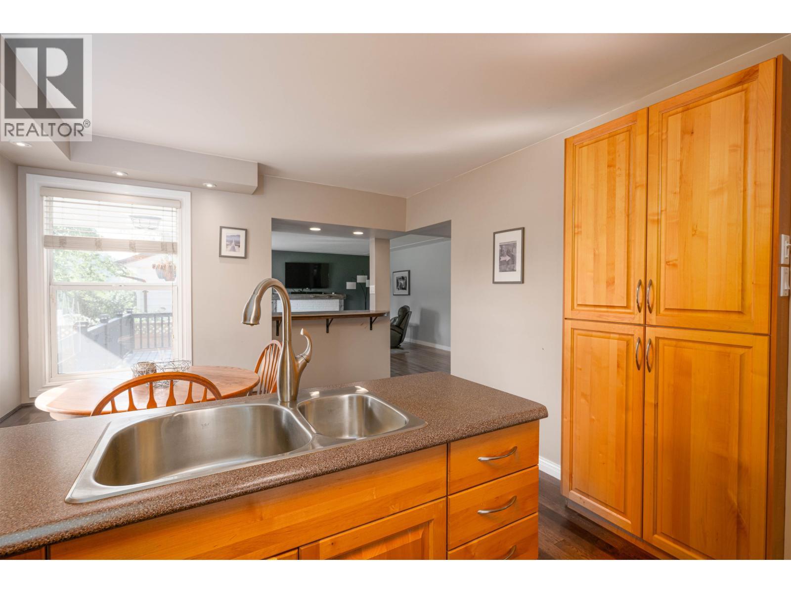 1601 Gorse Street, Prince George, BC - Indoor Photo Showing Kitchen With Double Sink
