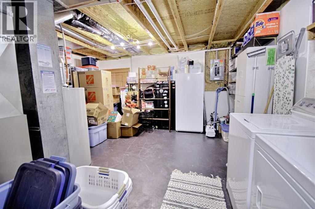 46 Heritage Crescent W, Lethbridge, AB - Indoor Photo Showing Laundry Room