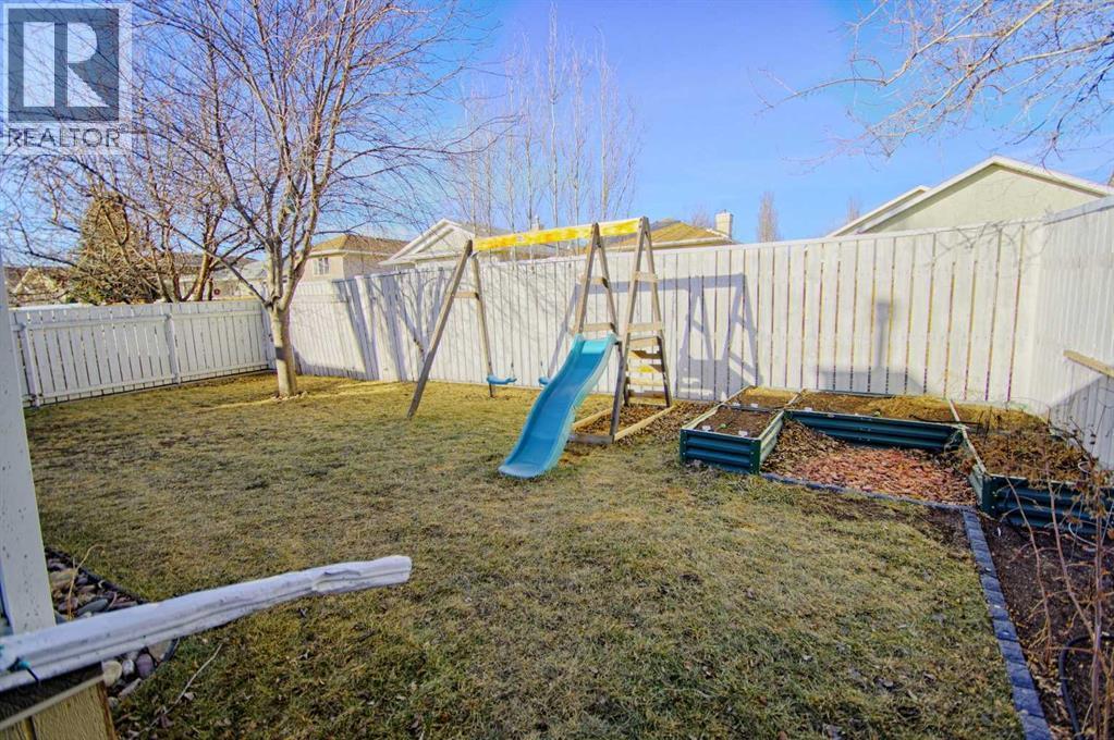 46 Heritage Crescent W, Lethbridge, AB - Outdoor