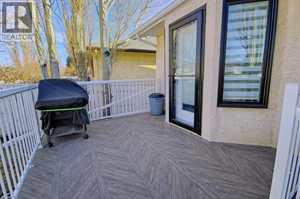 46 Heritage Crescent W, Lethbridge, AB - Outdoor With Exterior