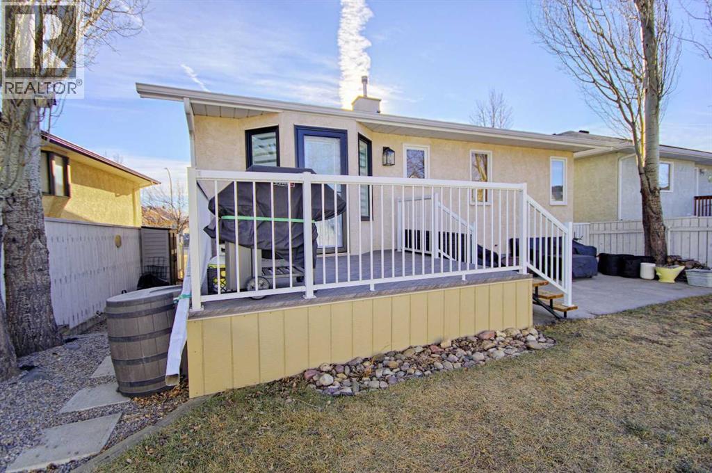 46 Heritage Crescent W, Lethbridge, AB - Outdoor With Deck Patio Veranda