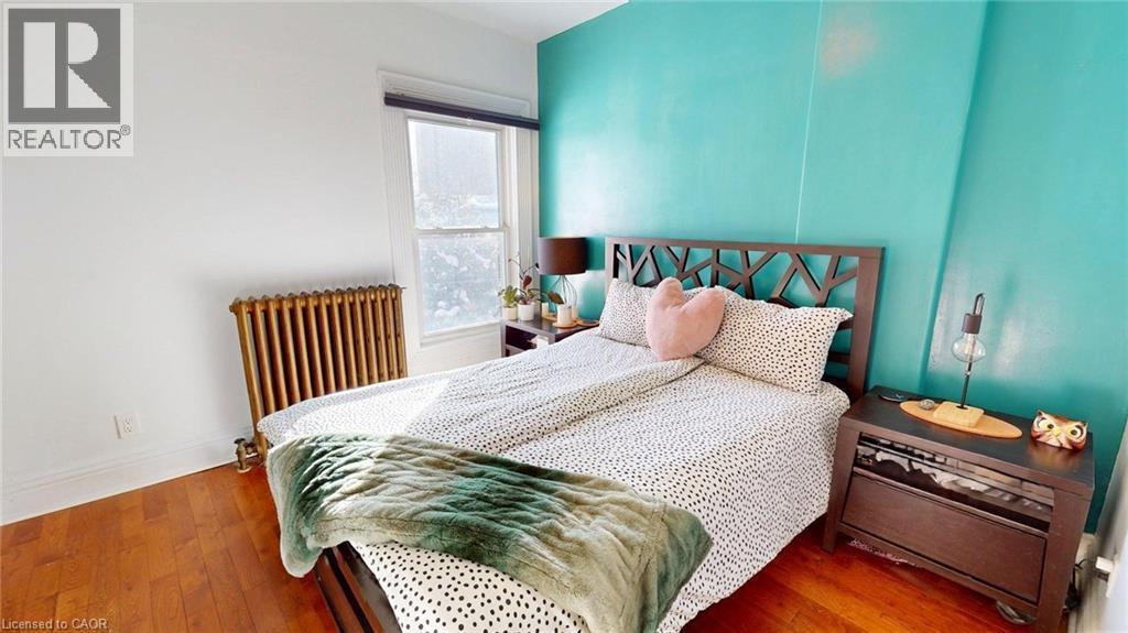 132 Ferguson Avenue N, Hamilton, ON - Indoor Photo Showing Bedroom