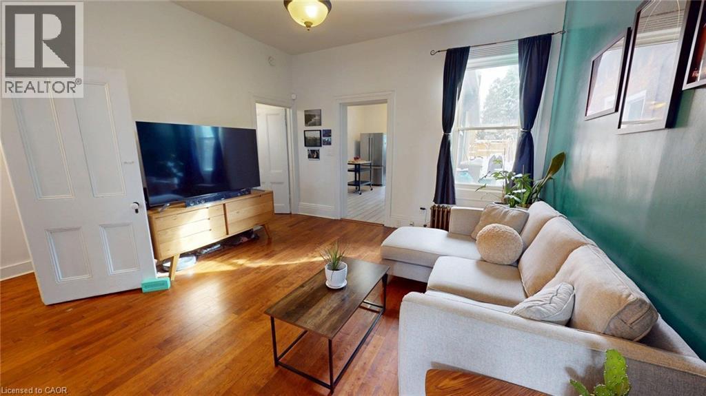 132 Ferguson Avenue N, Hamilton, ON - Indoor Photo Showing Living Room