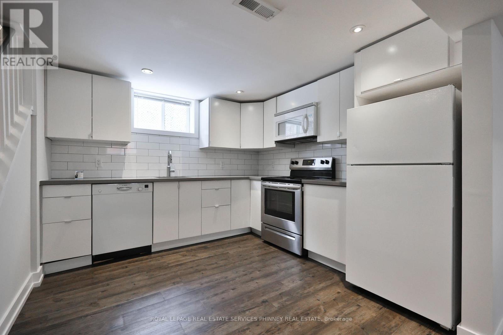 256 Walter Avenue S, Hamilton, ON - Indoor Photo Showing Kitchen
