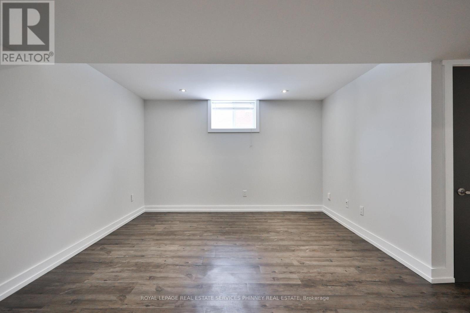 256 Walter Avenue S, Hamilton, ON - Indoor Photo Showing Other Room