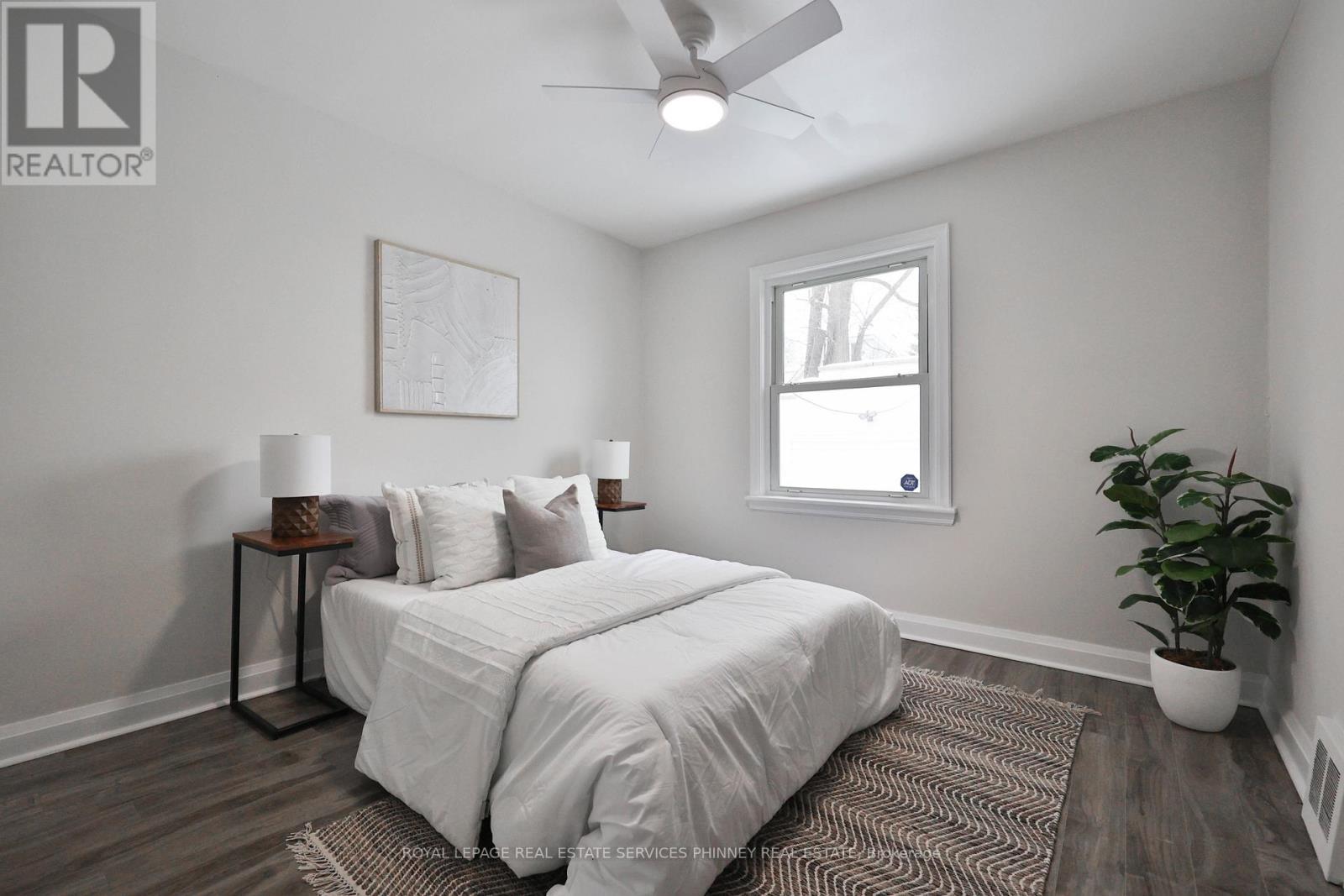 256 Walter Avenue S, Hamilton, ON - Indoor Photo Showing Bedroom